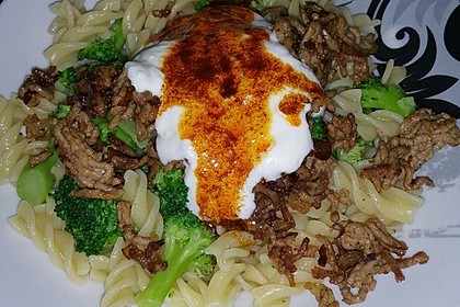 Brokkoli - Hackfleisch - Nudeln mit Joghurt 14