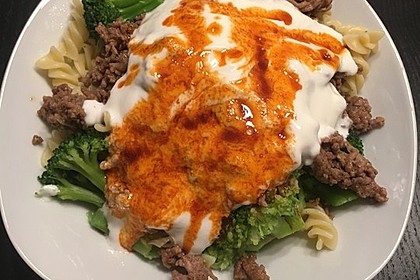 Brokkoli - Hackfleisch - Nudeln mit Joghurt