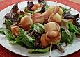 Kn&ouml;delspie&szlig;e auf Gartensalat