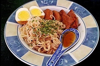 Japanische Nudelsuppe mit Hühnerbrühe und Lende (Ramen) 41