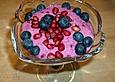 Frostiger Waldbeerquark mit warmer Granatapfelgarnitur