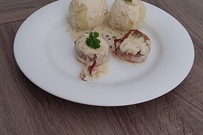 Schweinefilet in Bacon mit Frischkäsesoße überbacken