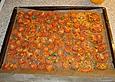 Getrocknete Tomaten mit Orangenschale und Thymian