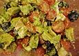Avocado - Tomaten Salat mit Pesto und Mozzarella