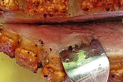 Bayrischer Krustenbraten mit Dunkelbiersoße und Semmelknödeln 20