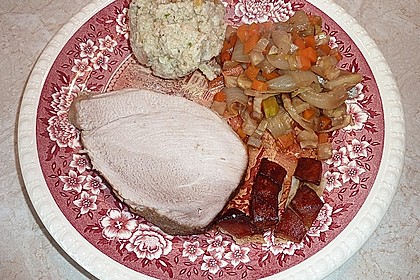 Bayrischer Krustenbraten mit Dunkelbiersoße und Semmelknödeln 51