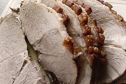 Bayrischer Krustenbraten mit Dunkelbiersoße und Semmelknödeln 39