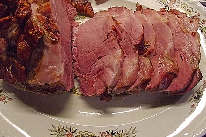 Bayrischer Krustenbraten mit Dunkelbiersoße und Semmelknödeln 29
