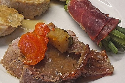 Bayrischer Krustenbraten mit Dunkelbiersoße und Semmelknödeln 38