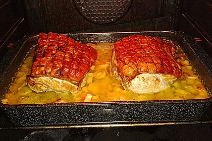 Bayrischer Krustenbraten mit Dunkelbiersoße und Semmelknödeln 10