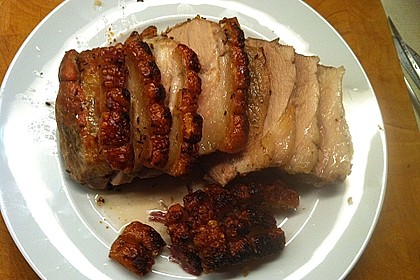 Bayrischer Krustenbraten mit Dunkelbiersoße und Semmelknödeln 36