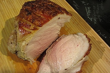 Bayrischer Krustenbraten mit Dunkelbiersoße und Semmelknödeln 3