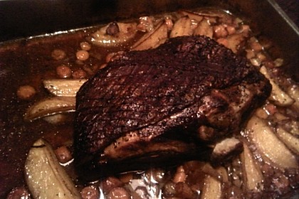 Bayrischer Krustenbraten mit Dunkelbiersoße und Semmelknödeln 52