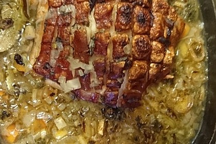 Bayrischer Krustenbraten mit Dunkelbiersoße und Semmelknödeln 23
