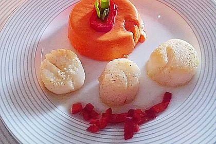 Panna cotta von der Paprika mit Jakobsmuscheln