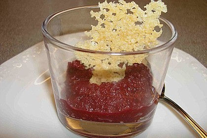 Rote Bete - Himbeer - Mus mit Parmesanchip