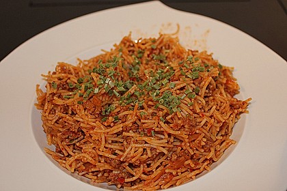 W&uuml;rzige Fadennudeln mit Hackfleisch