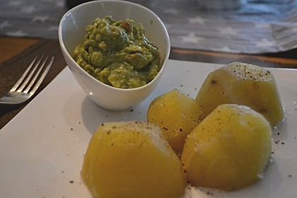 Avocado - Salsa an Pellkartoffeln 2