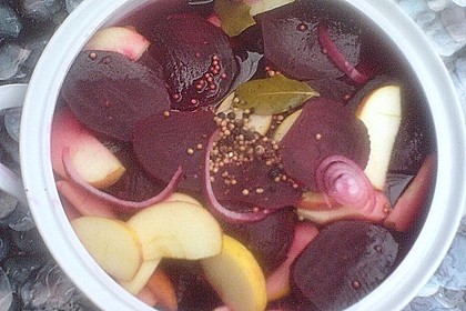 Eingelegte Rote Bete mit &Auml;pfeln