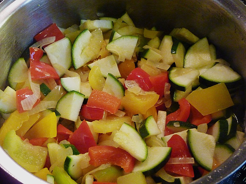 Roros würziges Paprika - Zucchini - Gemüse mit Zwiebeln und Knoblauch ...