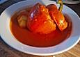Mit Hackfleisch gef&uuml;llte Paprikaschoten in Tomatenso&szlig;e