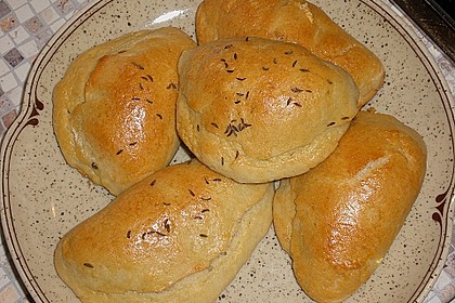 Mit Schafsk&auml;se gef&uuml;llte Br&ouml;tchen 1