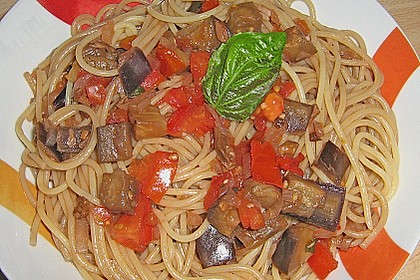 Spaghetti mit Auberginen - Tomaten - So&szlig;e