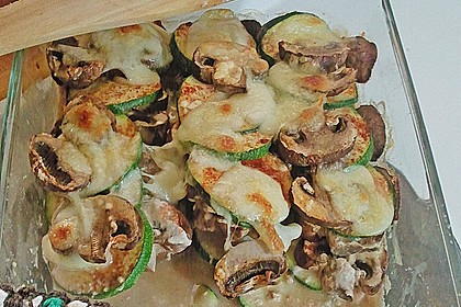 Champignon - Zucchini - Auflauf mit H&auml;hnchenbrust 1