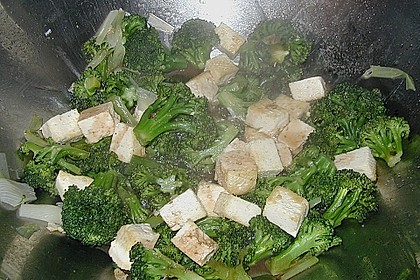 Brokkoli - Tofu - Pfanne mit Erdnussso&szlig;e 6