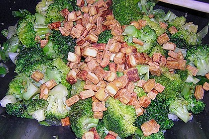 Brokkoli - Tofu - Pfanne mit Erdnussso&szlig;e 10