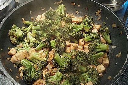 Brokkoli - Tofu - Pfanne mit Erdnussso&szlig;e 14