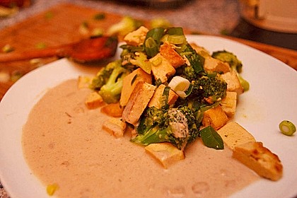 Brokkoli - Tofu - Pfanne mit Erdnussso&szlig;e 17