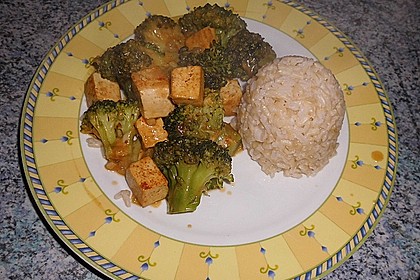 Brokkoli - Tofu - Pfanne mit Erdnussso&szlig;e 19