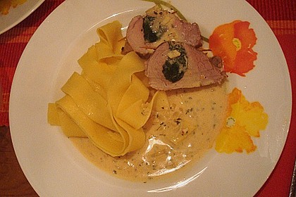 Gef&uuml;lltes Schweinefilet mit Champignon - Rahmso&szlig;e