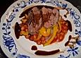 Strau&szlig;ensteak mit Gem&uuml;se auf Kichererbsen - Tomaten mit Kakao - Balsamico So&szlig;e