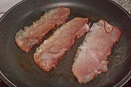 W&uuml;rzige Nudelpfanne mit Speck