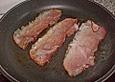 W&uuml;rzige Nudelpfanne mit Speck