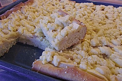 Apfel - Marzipan - Blechkuchen mit Streuseln