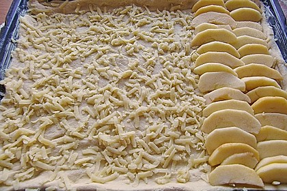 Apfel - Marzipan - Blechkuchen mit Streuseln 2