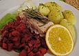 Wildlachsfilet mit buntem Gem&uuml;se und Salzkartoffeln