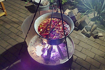 Kesselgulasch mit Rotweinnote