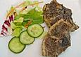 Gegrillte marinierte Lammkoteletts