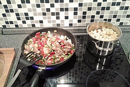 W&uuml;rziger Couscous mit Huhn 2