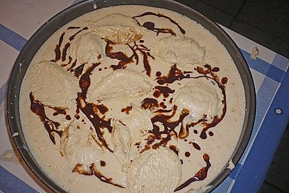 Cinnamon Roll Cheesecake 3