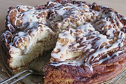 Cinnamon Roll Cheesecake 14