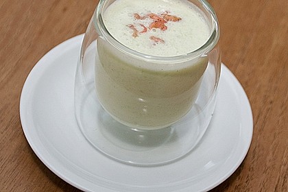 Kalte Avocado - Gurkensuppe mit Krabben