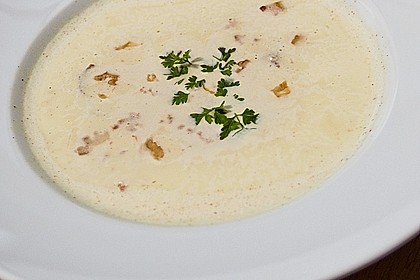 Kichererbsensuppe mit Lammfilet und karamellisierten Waln&uuml;ssen