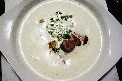Kichererbsensuppe mit Lammfilet und karamellisierten Waln&uuml;ssen 2