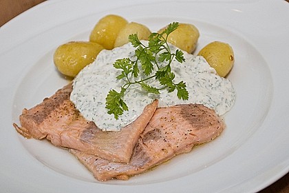 Lachsforelle mit Frankfurter Gr&uuml;ne Sauce und kleinen Schwenkkartoffeln