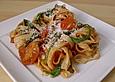 Tagliatelle mit Rucola in Tomatensauce